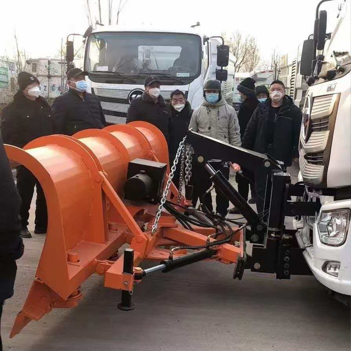 Транспортное средство с интегрированной системой полива